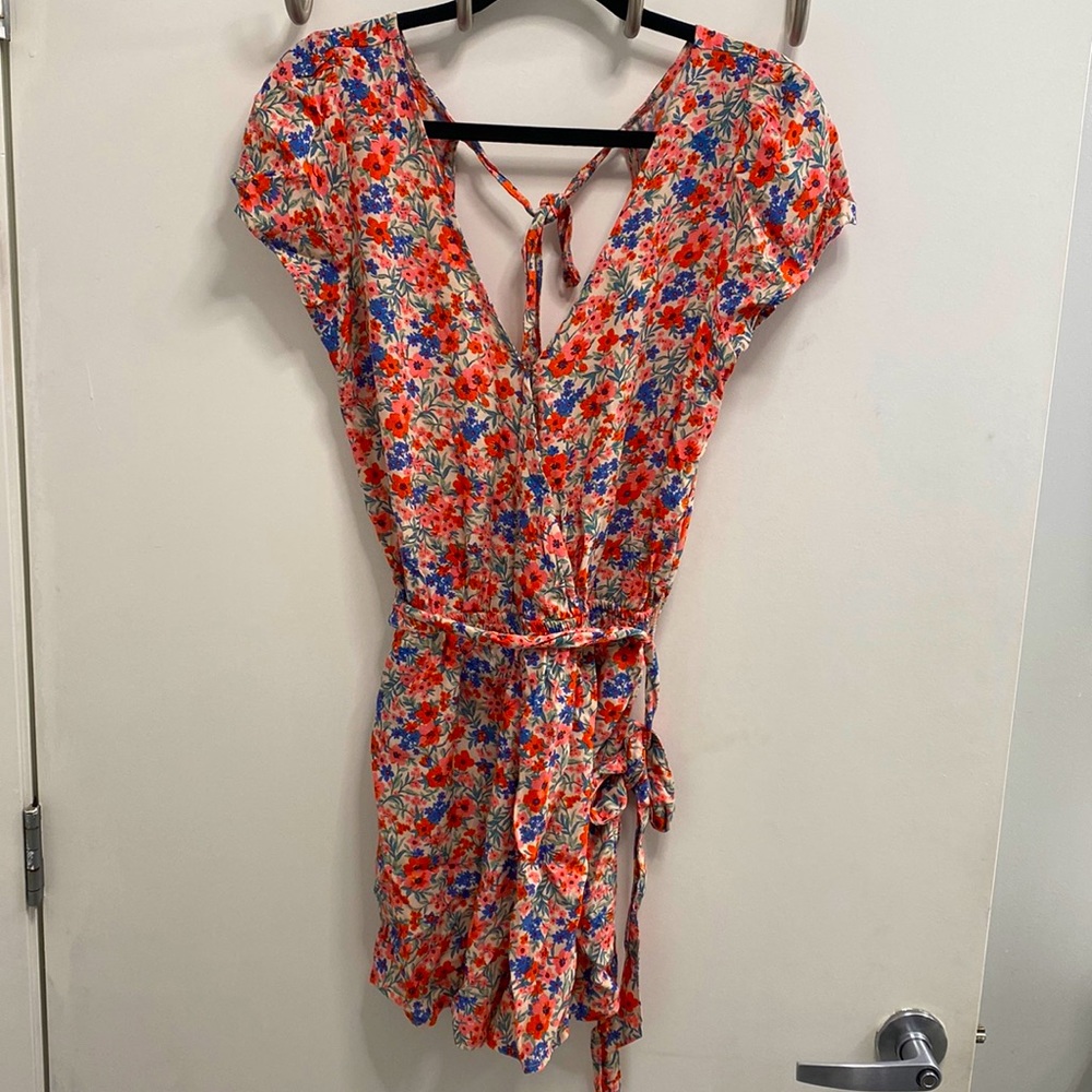 NWT American Eagle Floral Romper in Size Small